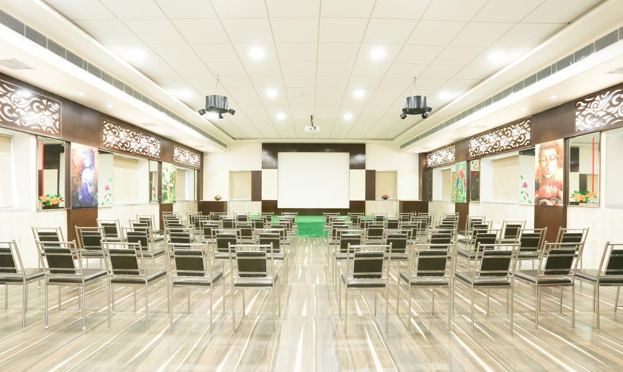 Treebo C Plaza Hotel Vijayawada Exterior photo